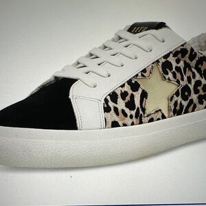 New in Box Steve Madden Leopard and Black Star Starling Sneakers sz 9